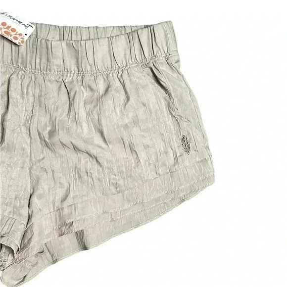 NWT Free People Movement Let's Go Out shorts khaki size medium - Picture 3 of 6